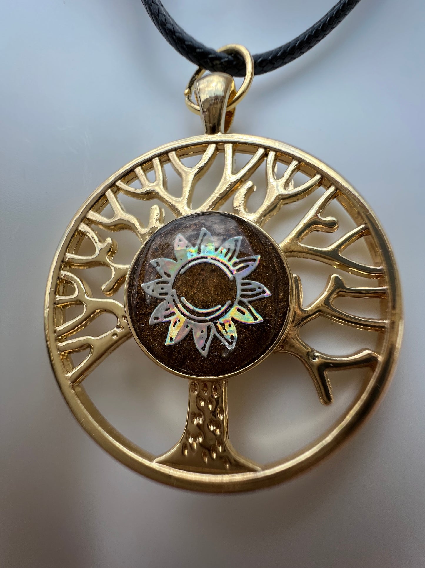 Holographic necklace