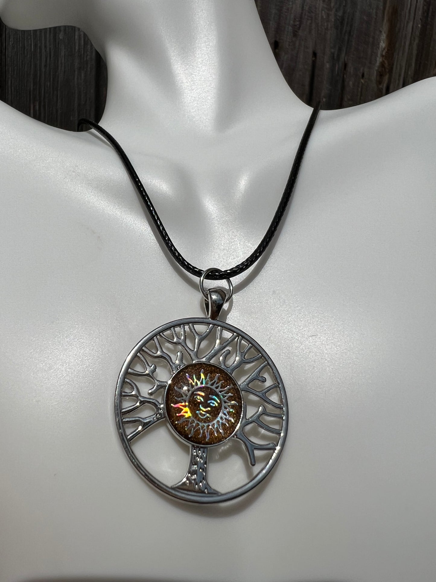 Holographic necklace