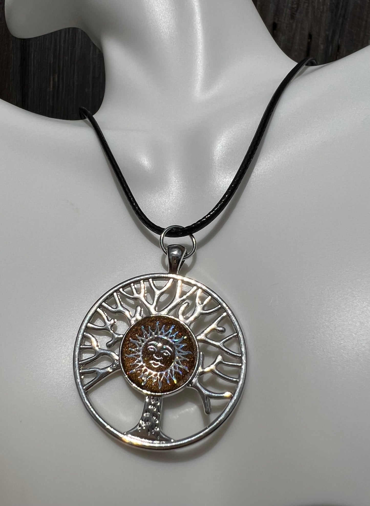 Holographic necklace